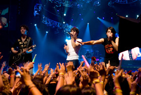 Jonas Brothers 3D Concert Experience parents guide